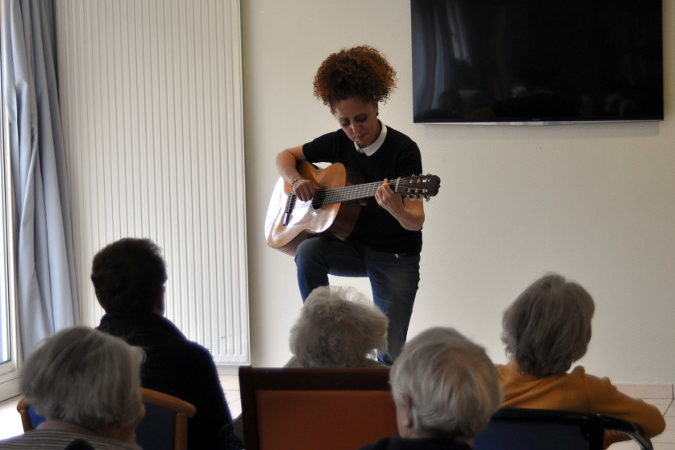 Chanter et faire chanter nos anciens, Izy 4