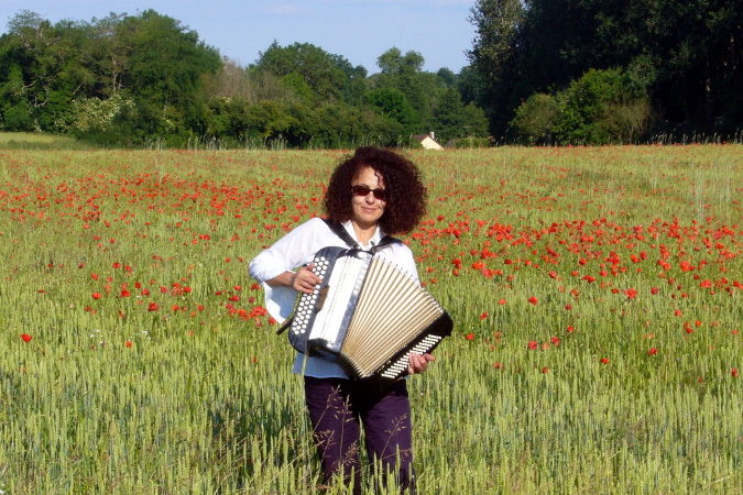 Chanter et faire chanter nos anciens, Izy 3