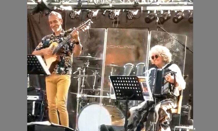 Les POPul'Air accordéon, guitare et chant 1